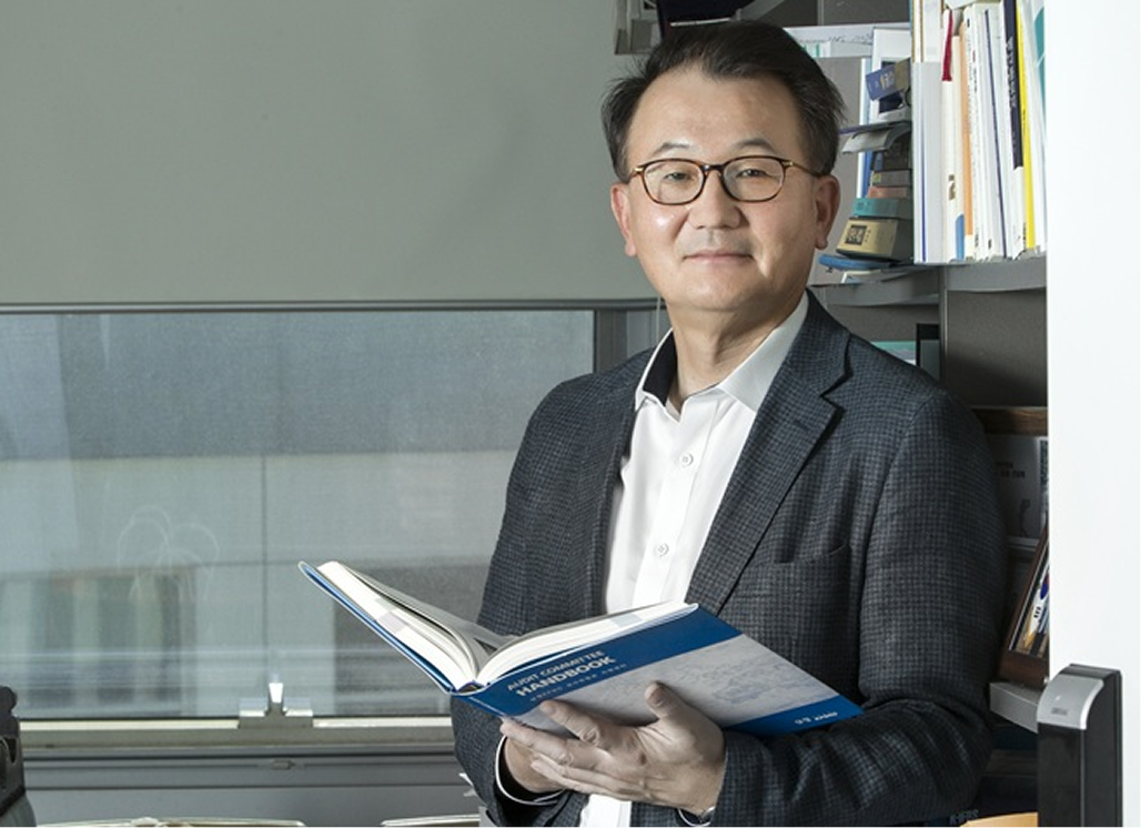 [화제의 인물] “숫자 너머 자본시장과 에너지의 맥락을 읽어라”… 박재환교수, AI 시대 회계의 ‘새 판’을 말하다